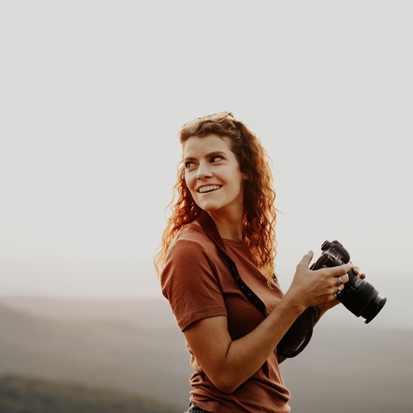 PracticalPhilosophy_EmotionalFreedom_CameraWoman_600x600